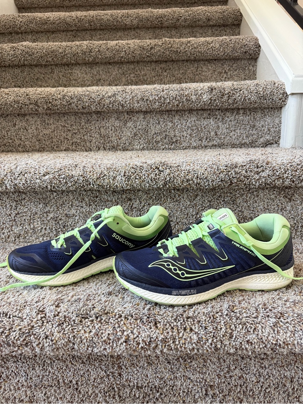 Saucony Women’s Navy and Green Triumph Everun Running Sneakers